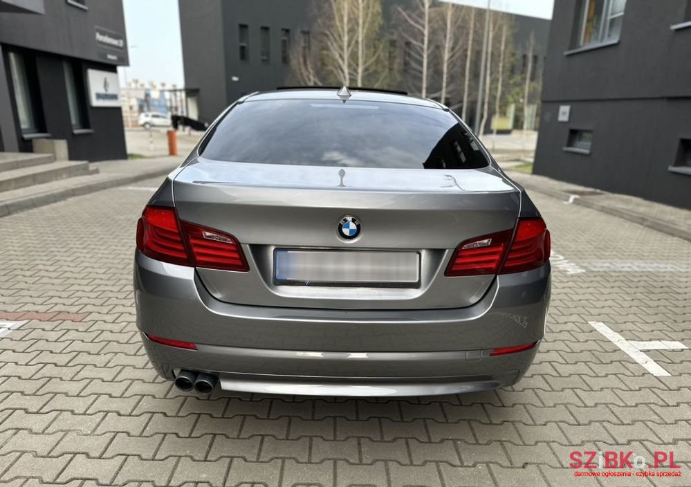 2011' BMW 5 Series 528I photo #5