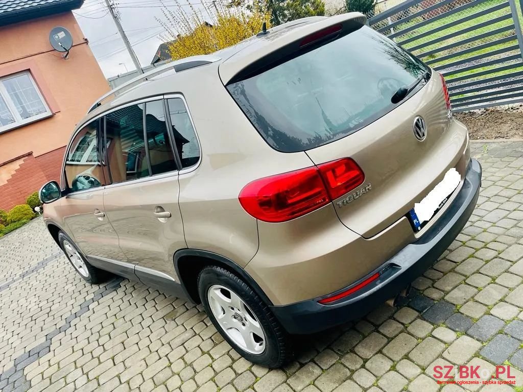2012' Volkswagen Tiguan photo #3