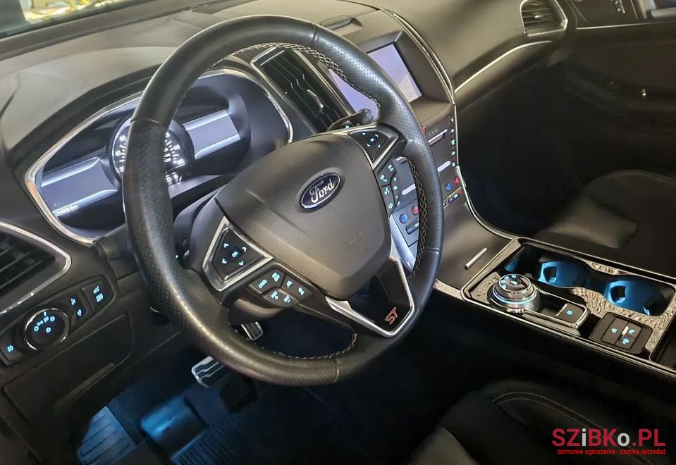2019' Ford Edge photo #6