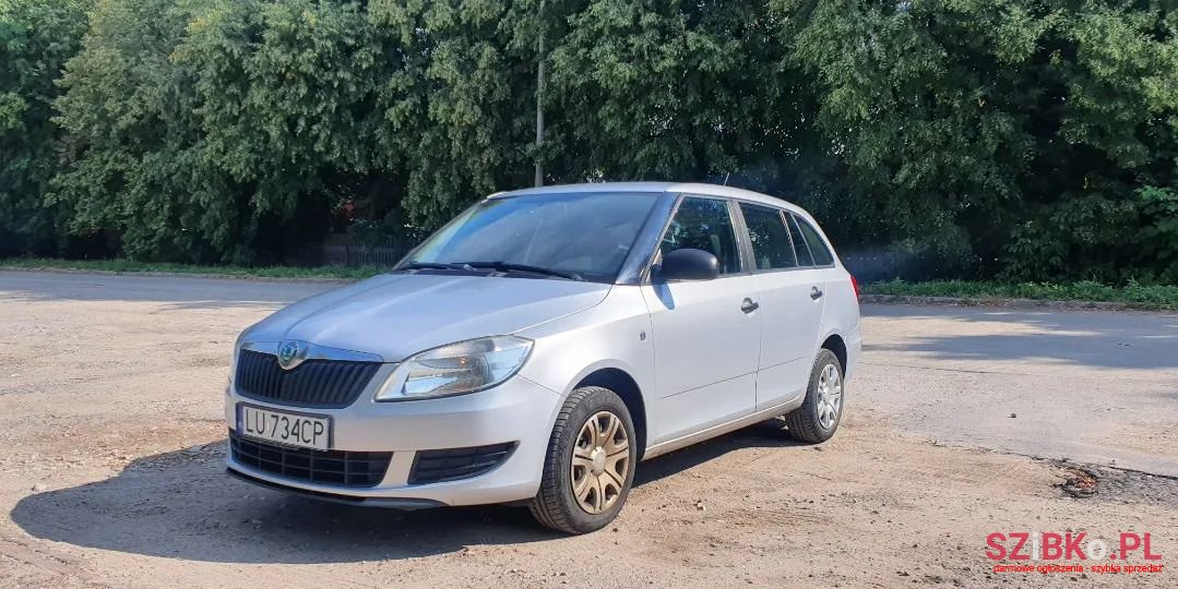 2011' Skoda Fabia photo #1