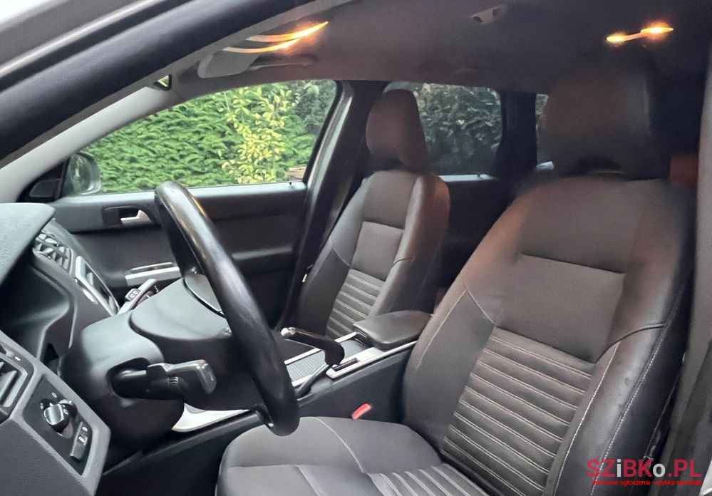 2011' Volvo V50 D4 Momentum photo #6