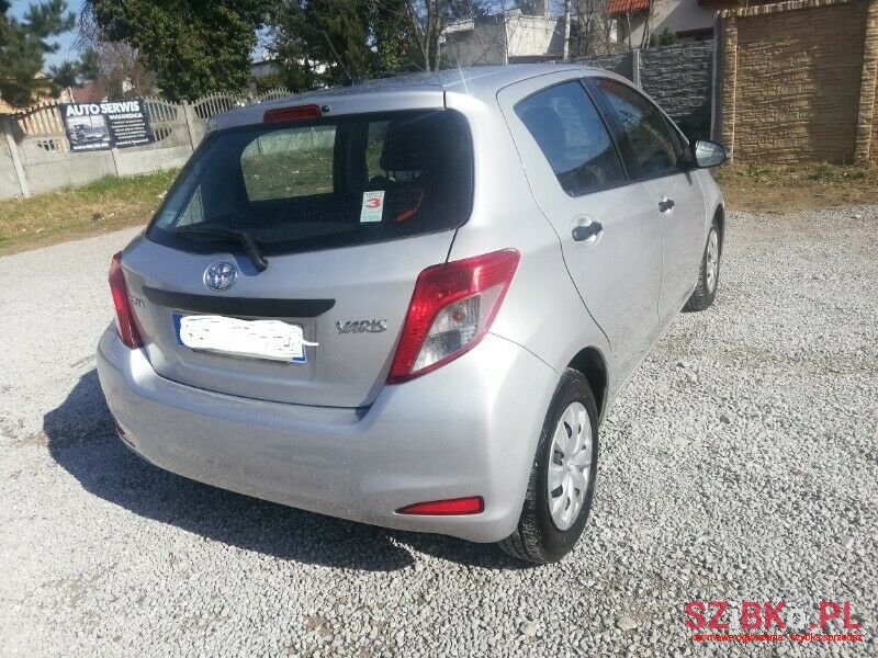 2012' Toyota Yaris photo #5