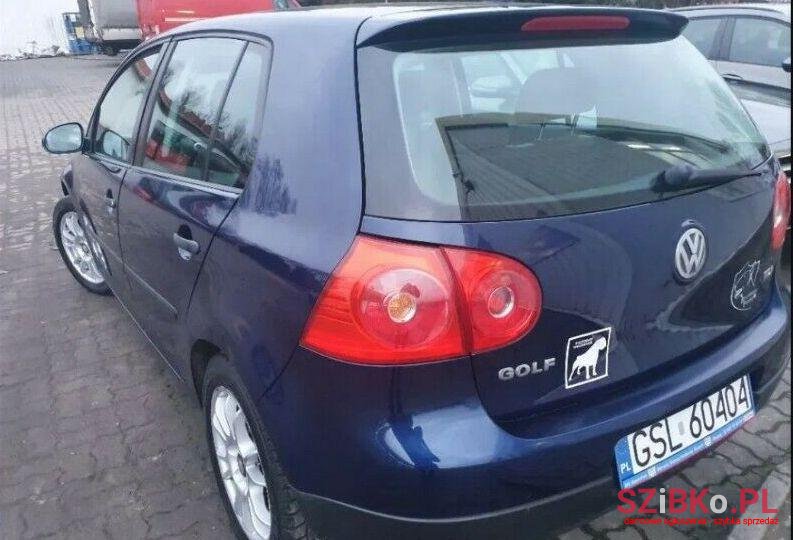 2004' Volkswagen Golf photo #1