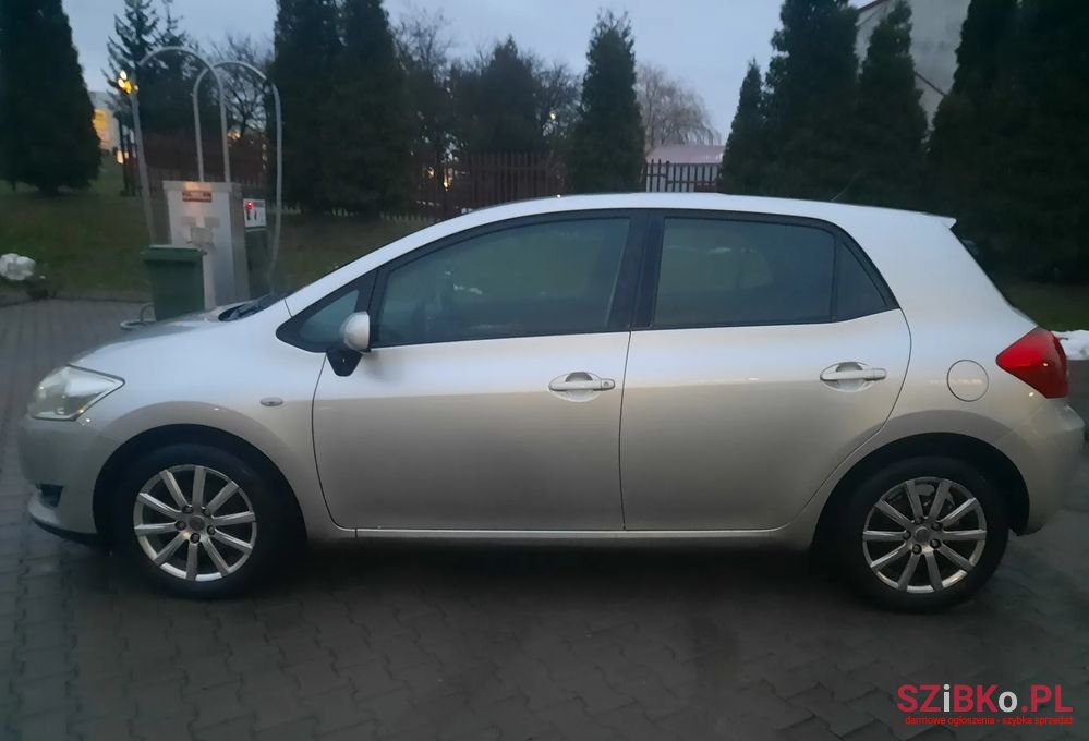 2007' Toyota Auris photo #6