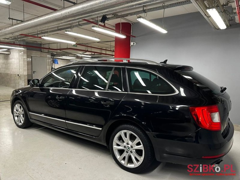 2010' Skoda Superb 2.0 Tdi Elegance Dsg photo #2