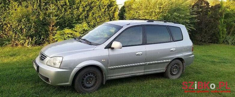 2004' Kia Carens II photo #2