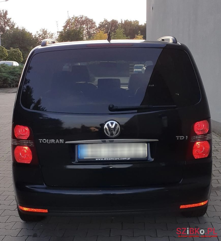 2008' Volkswagen Touran photo #5