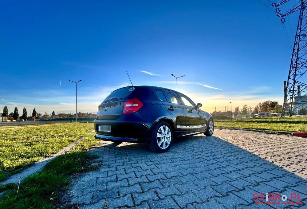 2009' BMW 1 Series 116I Edition Lifestyle photo #4