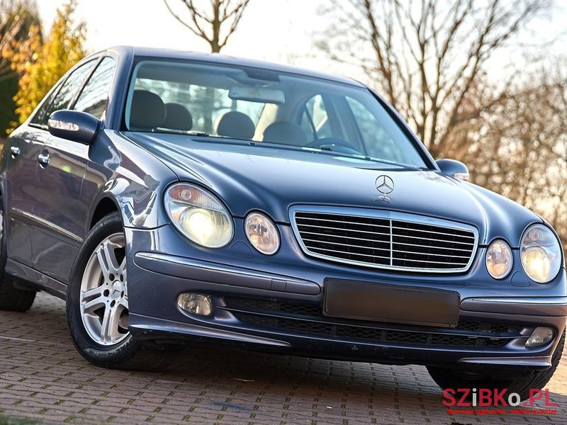 2004' Mercedes-Benz E-Class photo #3