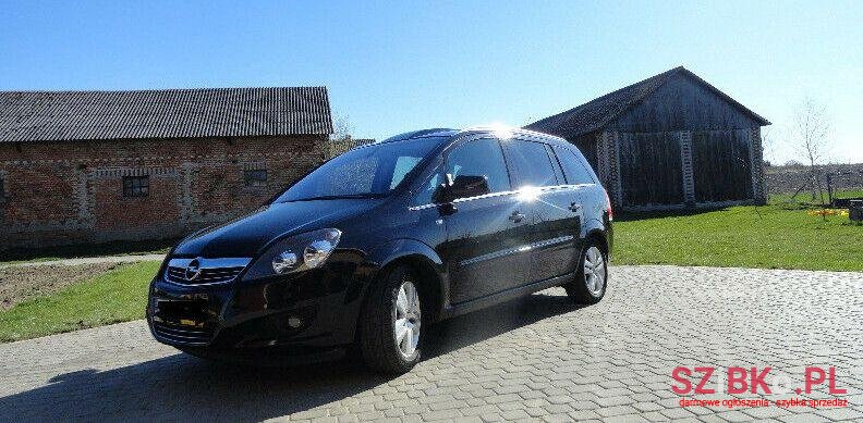 2011' Opel Zafira photo #1