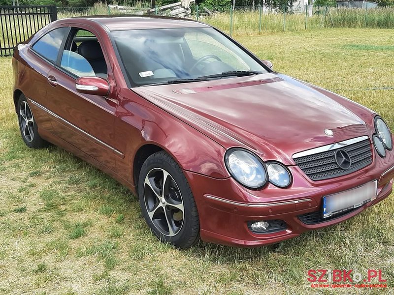 2004' Mercedes-Benz C-Class photo #2