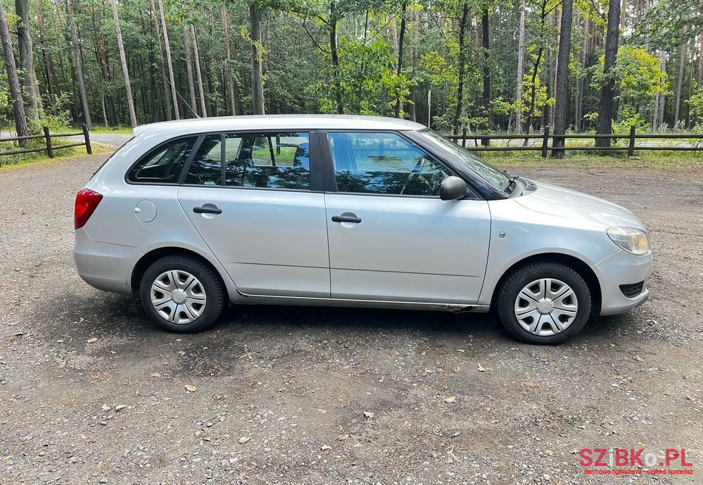 2011' Skoda Fabia photo #4