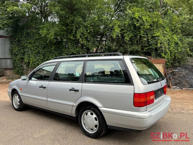 1995' Volkswagen Passat Variant 1.6 Gl photo #5