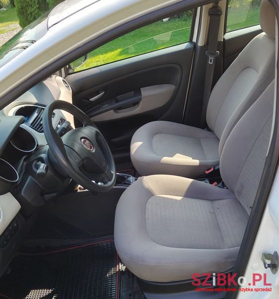 2013' Fiat Linea 1.3 Mj 16V Easy photo #3