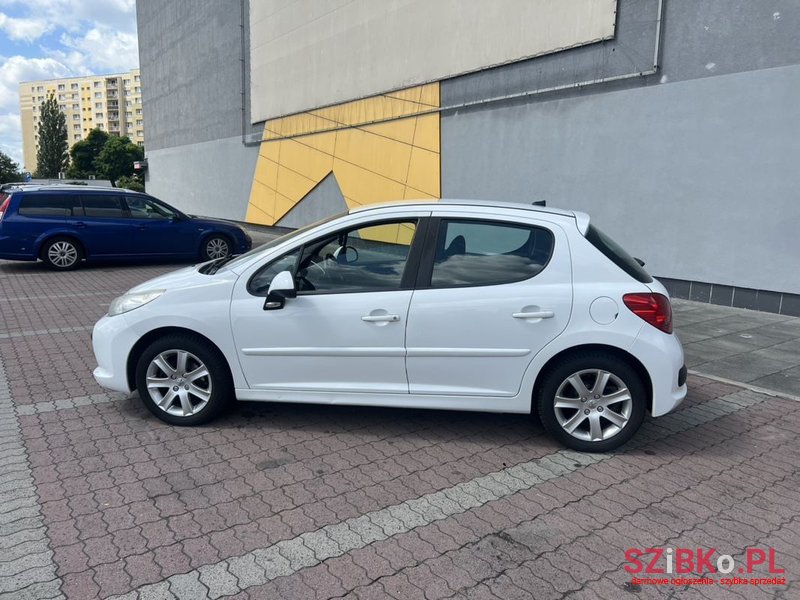 2009' Peugeot 207 photo #3