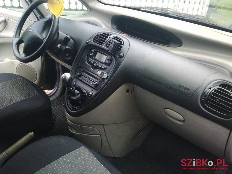 2004' Citroen Xsara Picasso photo #2