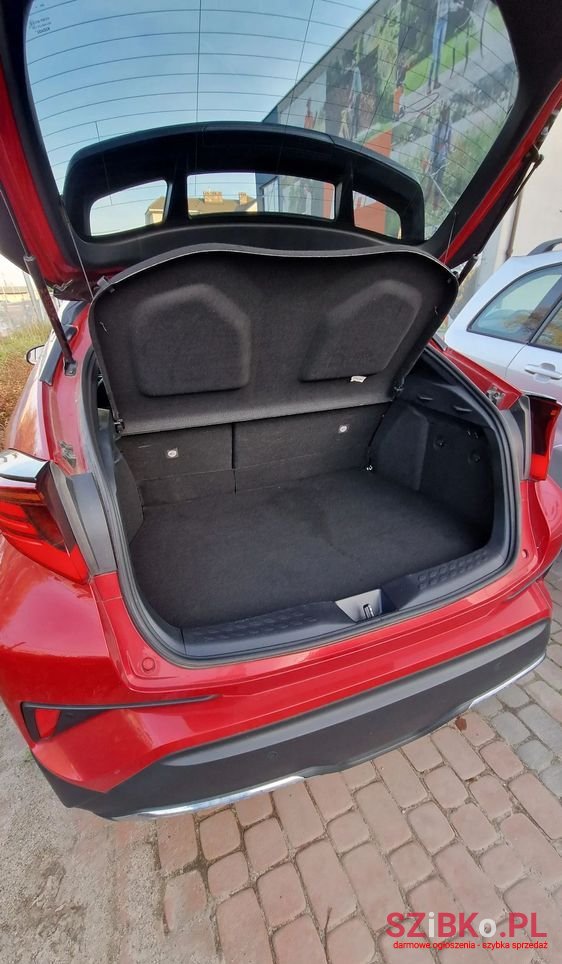 2020' Toyota C-HR 2.0 Hybrid Selection photo #3