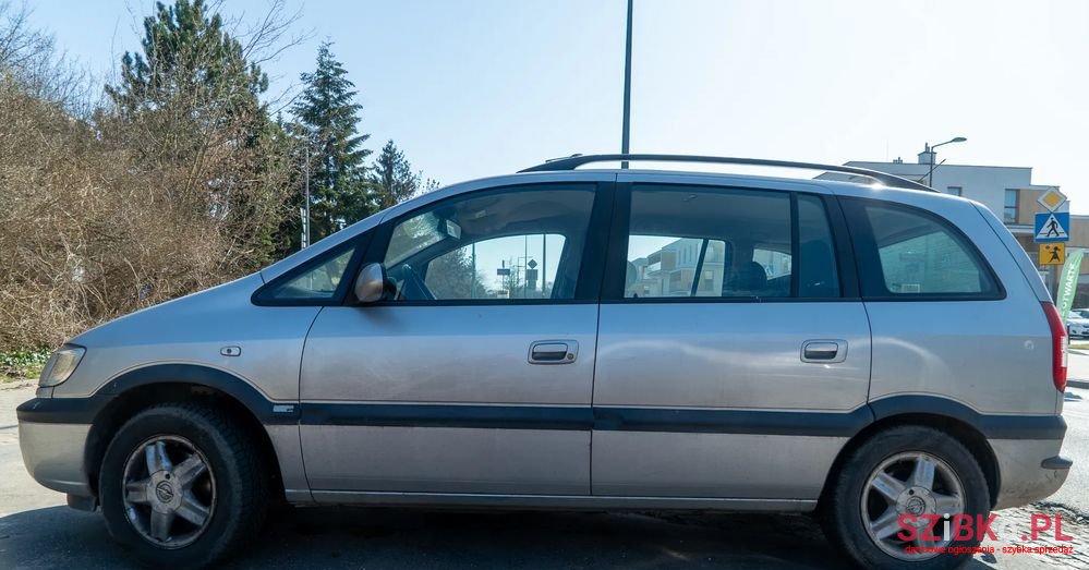 2003' Opel Zafira 1.8 16V Elegance photo #3