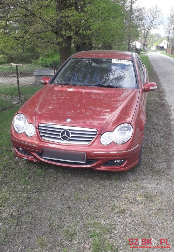 2006' Mercedes-Benz C-Class photo #2