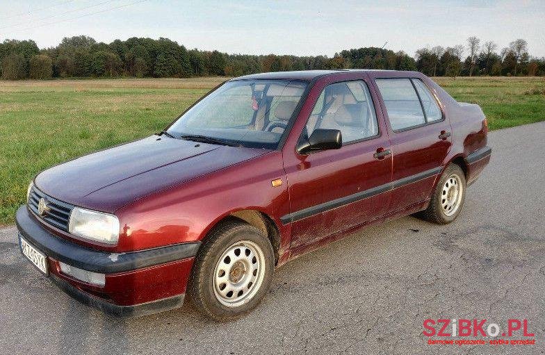 1993' Volkswagen Vento photo #1