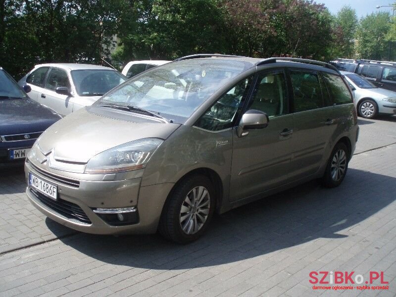 2009' Citroen C4 Grand Picasso photo #2