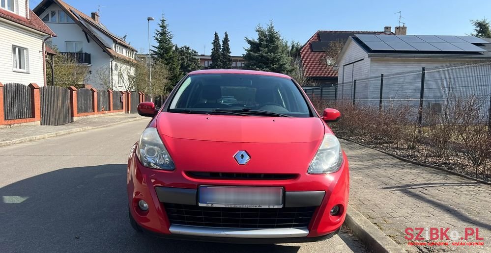 2010' Renault Clio photo #5