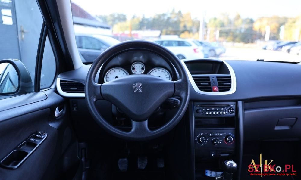 2010' Peugeot 207 photo #5