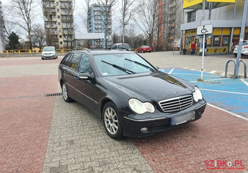 2004' Mercedes-Benz C-Class photo #1