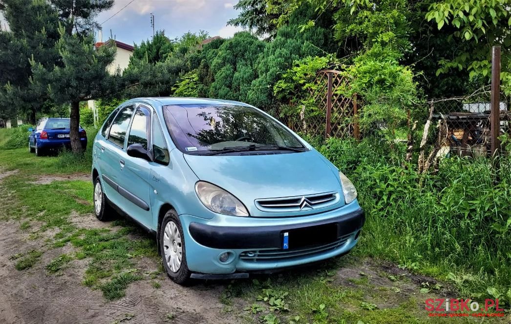 2001' Citroen Xsara Picasso photo #2