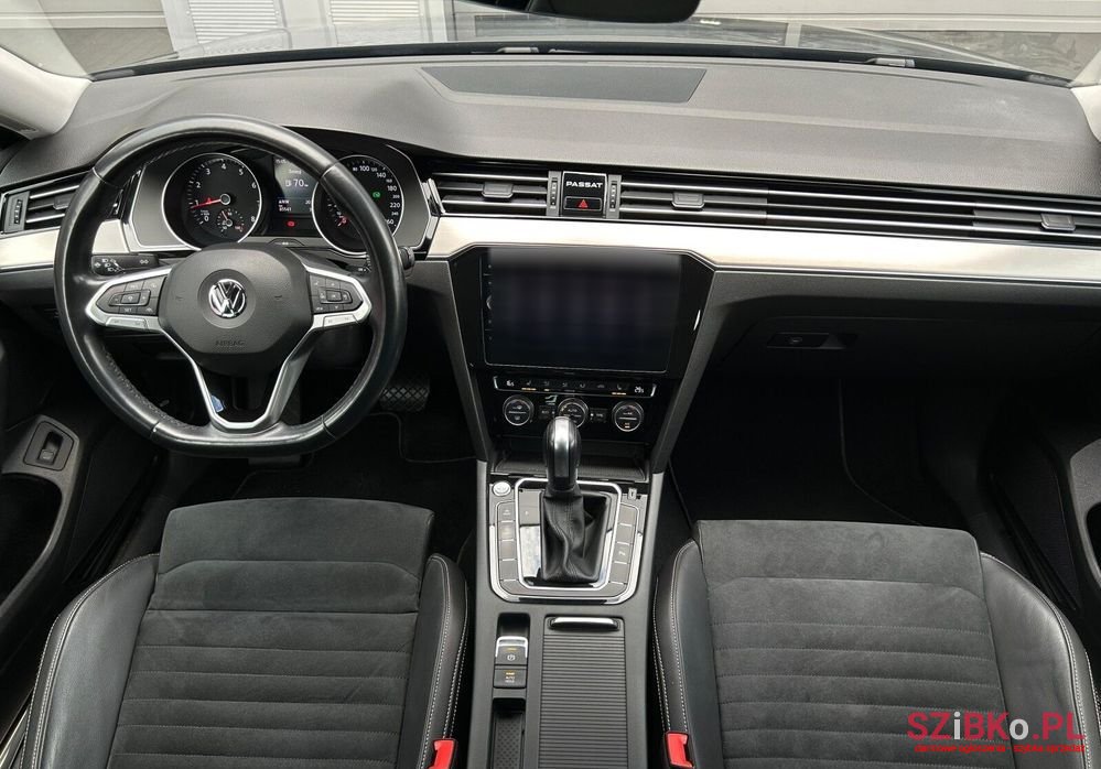 2019' Volkswagen Passat photo #4
