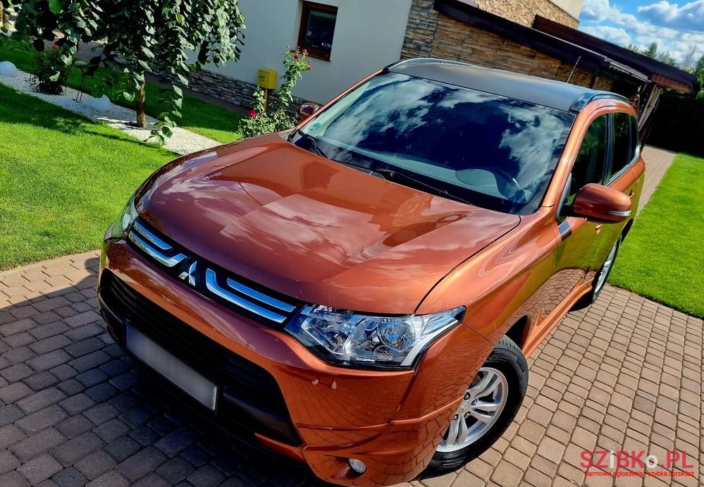 2013' Mitsubishi Outlander photo #2