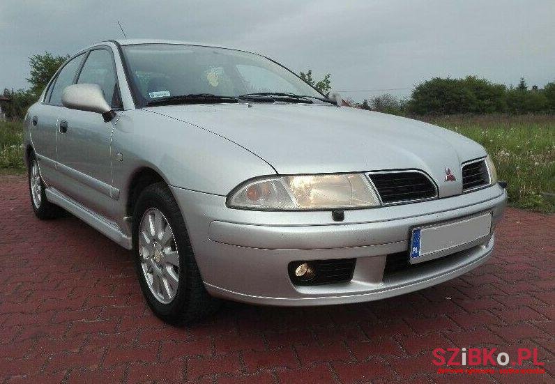 2001' Mitsubishi Carisma photo #1