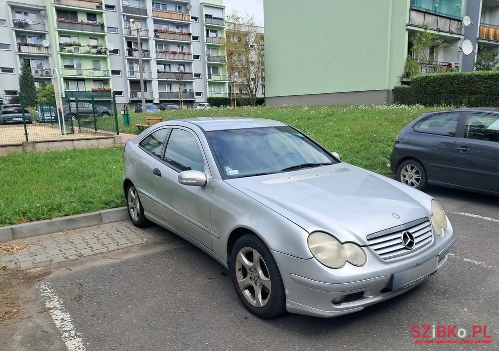 2001' Mercedes-Benz C-Class 180 photo #1