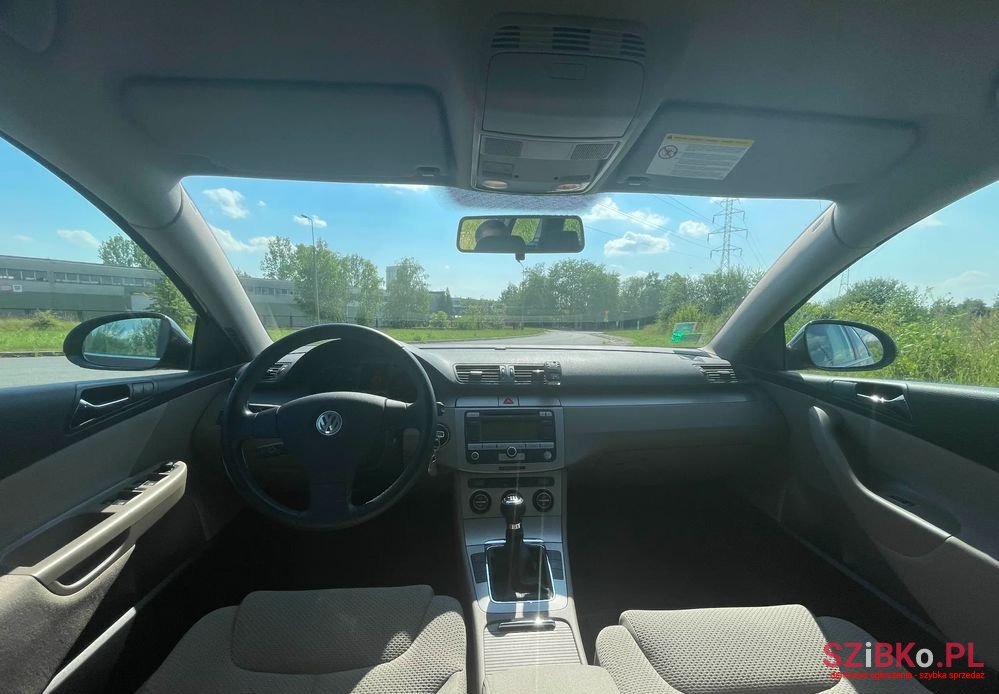 2008' Volkswagen Passat photo #5