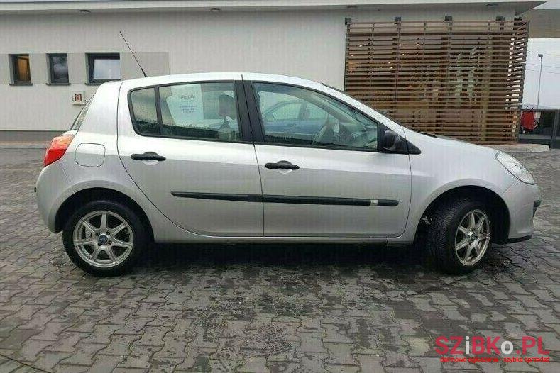 2005' Renault Clio photo #1