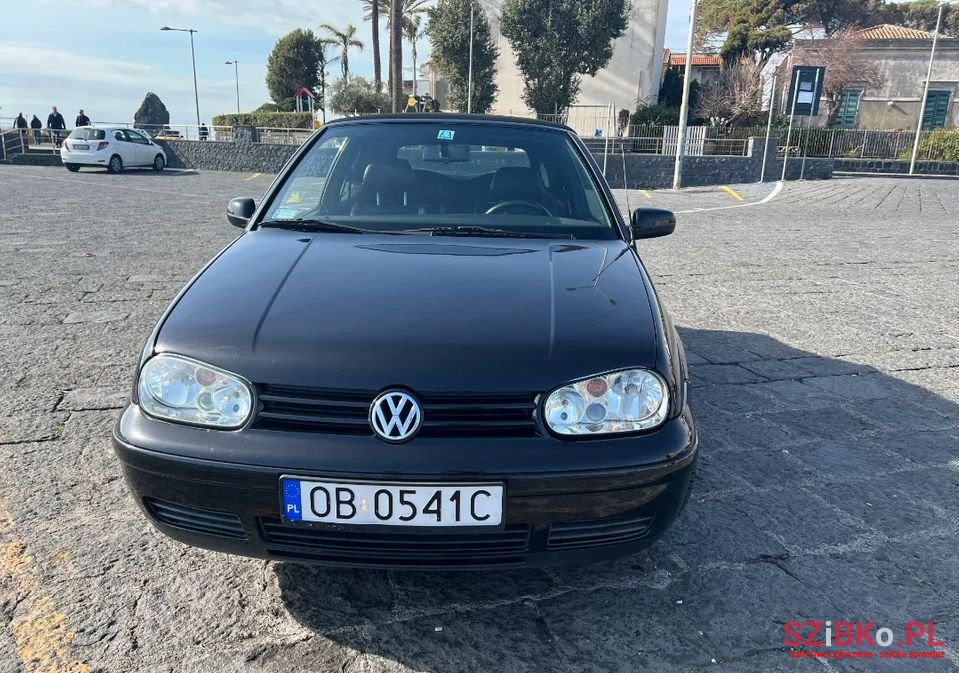 2002' Volkswagen Golf photo #4