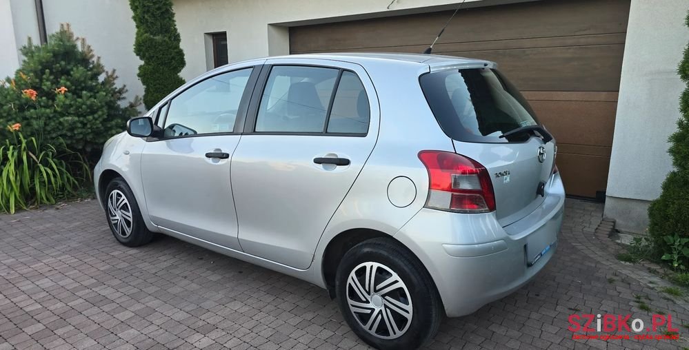2010' Toyota Yaris 1.0 Luna Start photo #4