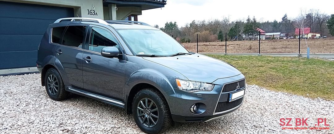 2010' Mitsubishi Outlander photo #1