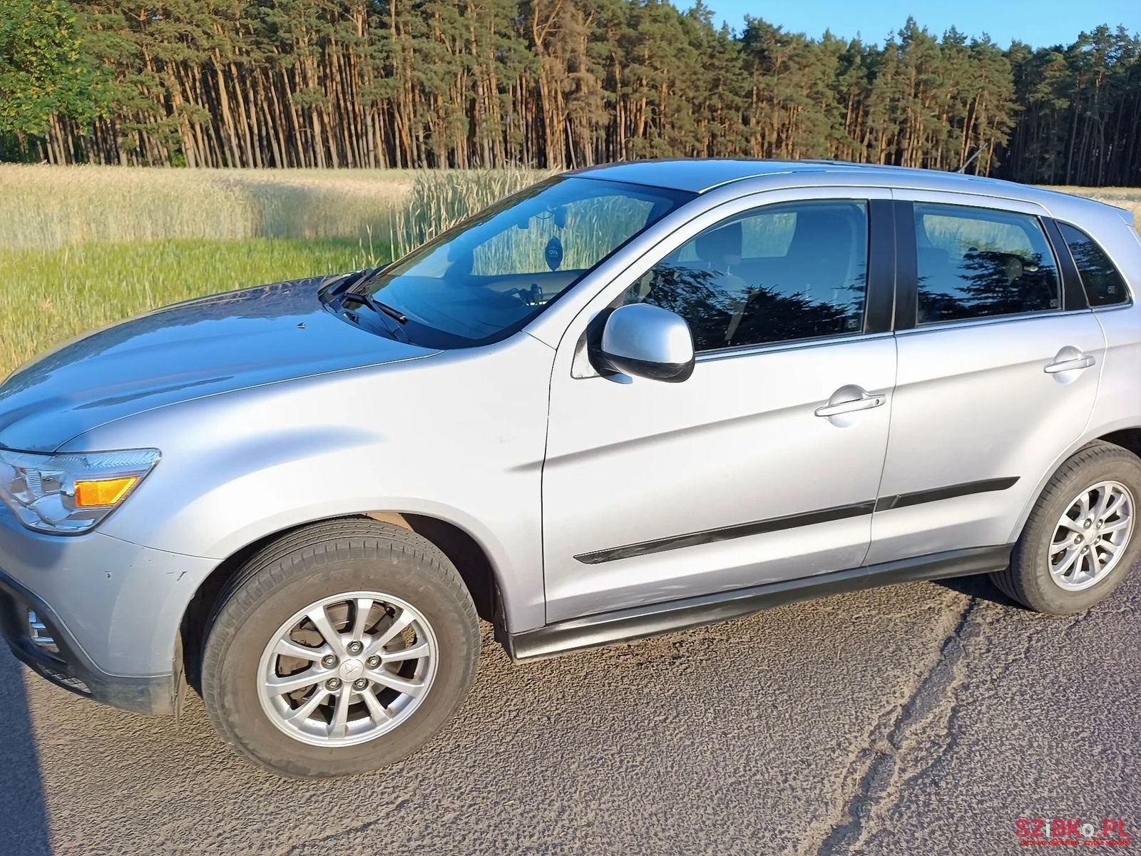 2010' Mitsubishi ASX photo #4