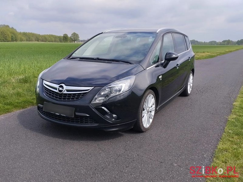 2015' Opel Zafira photo #3