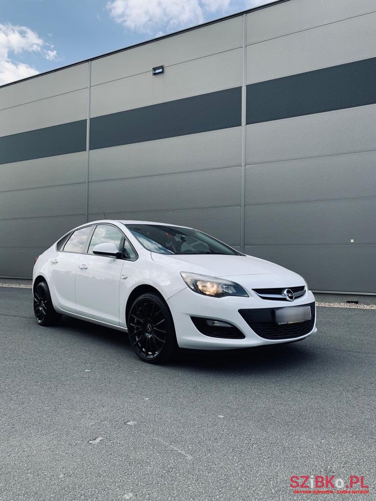 2018' Opel Astra photo #2