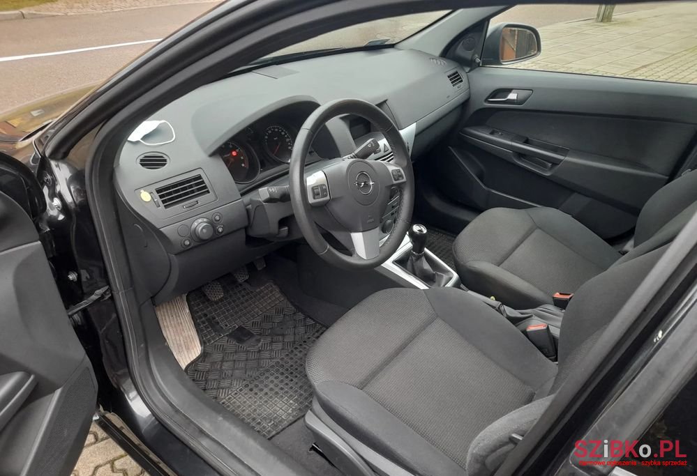 2011' Opel Astra 1.6 photo #5