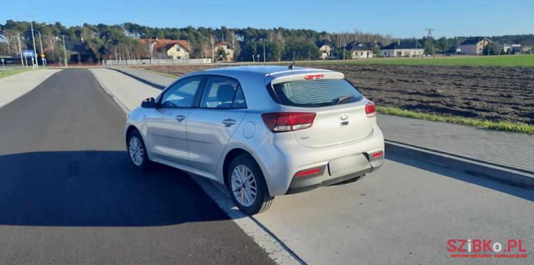 2019' Kia Rio photo #4