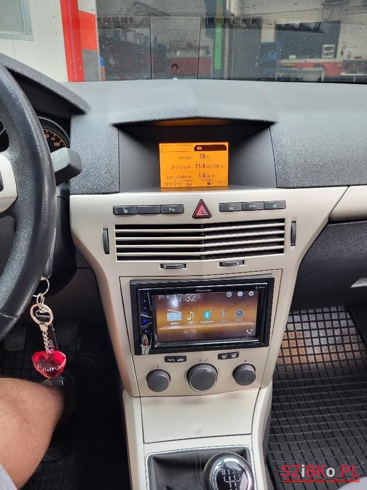 2008' Opel Astra photo #6