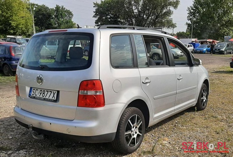 2005' Volkswagen Touran photo #5