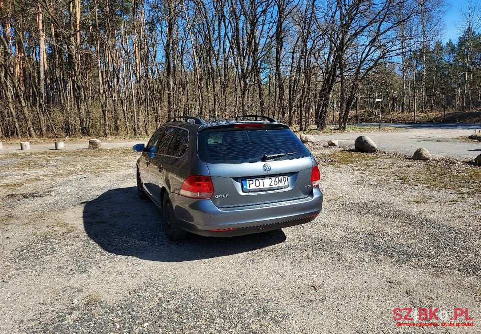 2009' Volkswagen Golf photo #5