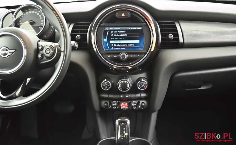 2020' MINI Cooper Standard photo #5