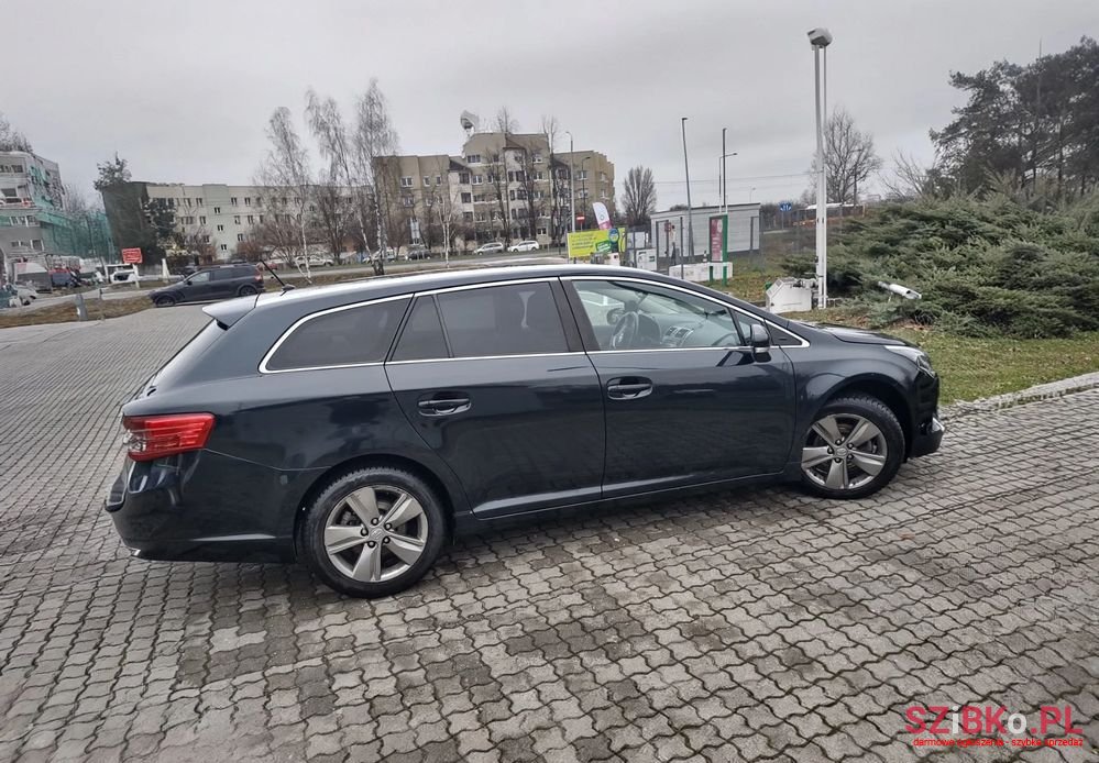 2014' Toyota Avensis photo #4