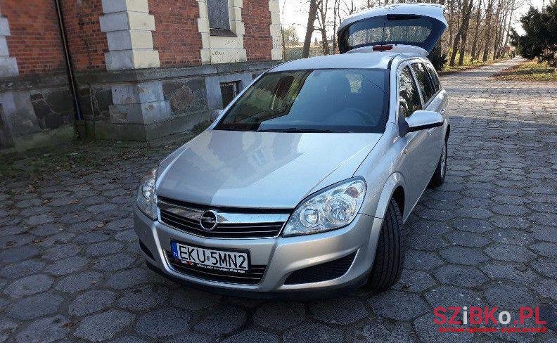 2008' Opel Astra photo #1