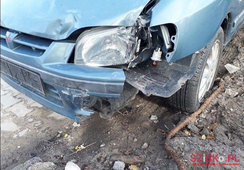 2002' Mitsubishi Space Star photo #1